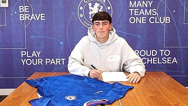 Former Glenavon star inks first professional deal with Premier League club
